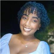 Profesora de matemáticas, con poco más de un año de experiencia trabajando con niños y jóvenes en clases particulares y virtuales